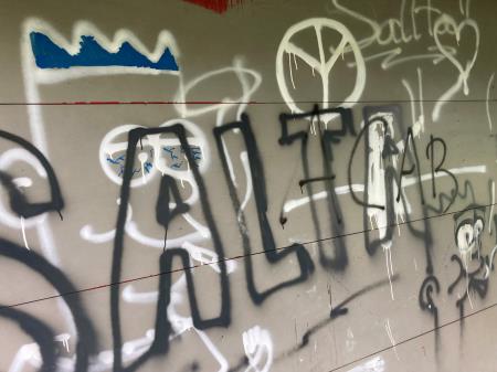 Grafiti na javnih površinah